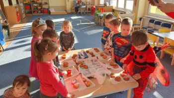 V škôlke máme veľký bál, hurá je tu karneval!