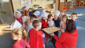 V škôlke máme veľký bál, hurá je tu karneval!