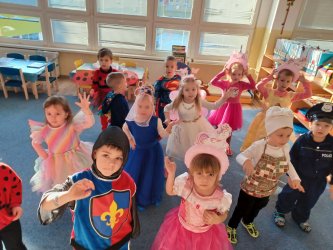 V škôlke máme veľký bál, hurá je tu karneval!