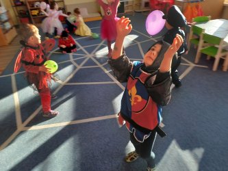 V škôlke máme veľký bál, hurá je tu karneval!