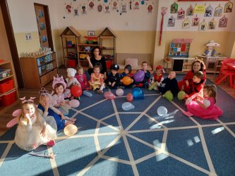 V škôlke máme veľký bál, hurá je tu karneval!