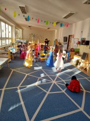 V škôlke máme veľký bál, hurá je tu karneval!