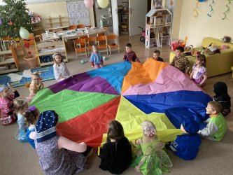 V škôlke máme veľký bál, hurá je tu karneval!