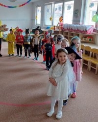 V škôlke máme veľký bál, hurá je tu karneval!