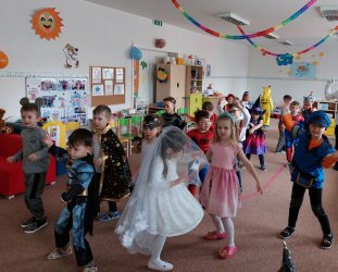 V škôlke máme veľký bál, hurá je tu karneval!