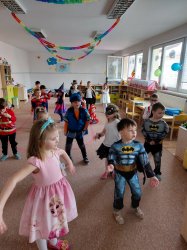 V škôlke máme veľký bál, hurá je tu karneval!