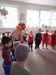 V škôlke máme veľký bál, hurá je tu karneval!