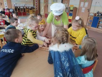 V škôlke máme veľký bál, hurá je tu karneval!