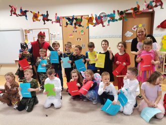 V škôlke máme veľký bál, hurá je tu karneval!