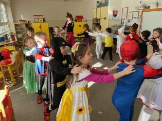 V škôlke máme veľký bál, hurá je tu karneval!