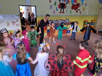 V škôlke máme veľký bál, hurá je tu karneval!