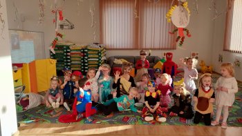 V škôlke máme veľký bál, hurá je tu karneval!