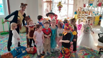V škôlke máme veľký bál, hurá je tu karneval!