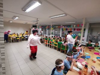 Noc s Andersenom v materskej škole - dobrodružná cesta prasiatok Budkáčika a Dubkáčika