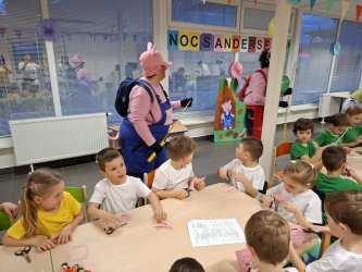 Noc s Andersenom v materskej škole - dobrodružná cesta prasiatok Budkáčika a Dubkáčika