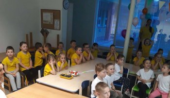 Noc s Andersenom v materskej škole - dobrodružná cesta prasiatok Budkáčika a Dubkáčika