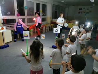 Noc s Andersenom v materskej škole - dobrodružná cesta prasiatok Budkáčika a Dubkáčika