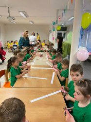 Noc s Andersenom v materskej škole - dobrodružná cesta prasiatok Budkáčika a Dubkáčika