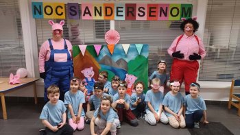 Noc s Andersenom v materskej škole - dobrodružná cesta prasiatok Budkáčika a Dubkáčika