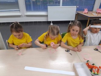 Noc s Andersenom v materskej škole - dobrodružná cesta prasiatok Budkáčika a Dubkáčika