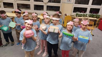 Noc s Andersenom v materskej škole - dobrodružná cesta prasiatok Budkáčika a Dubkáčika