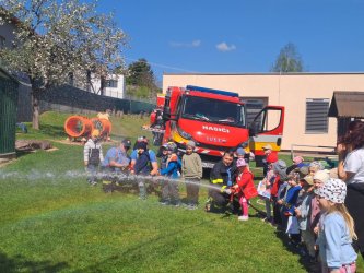 Deti z Elokovaného pracoviska, I.Krasku 60 navštívili hasiči z DHZ Krupina