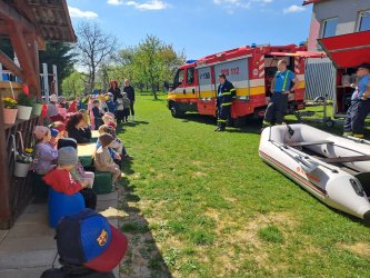 Deti z Elokovaného pracoviska, I.Krasku 60 navštívili hasiči z DHZ Krupina